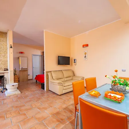 Sabina - Arancio Apartment *